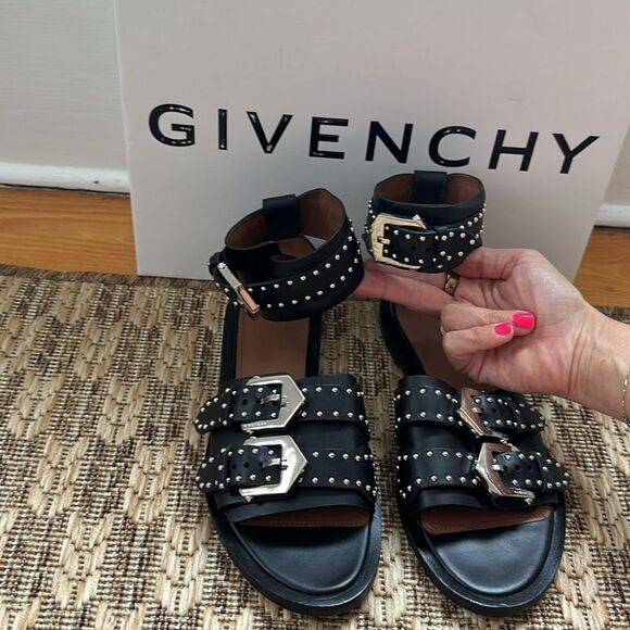 Authentic Givenchy Elegant Sandals - Picture 2 of 12
